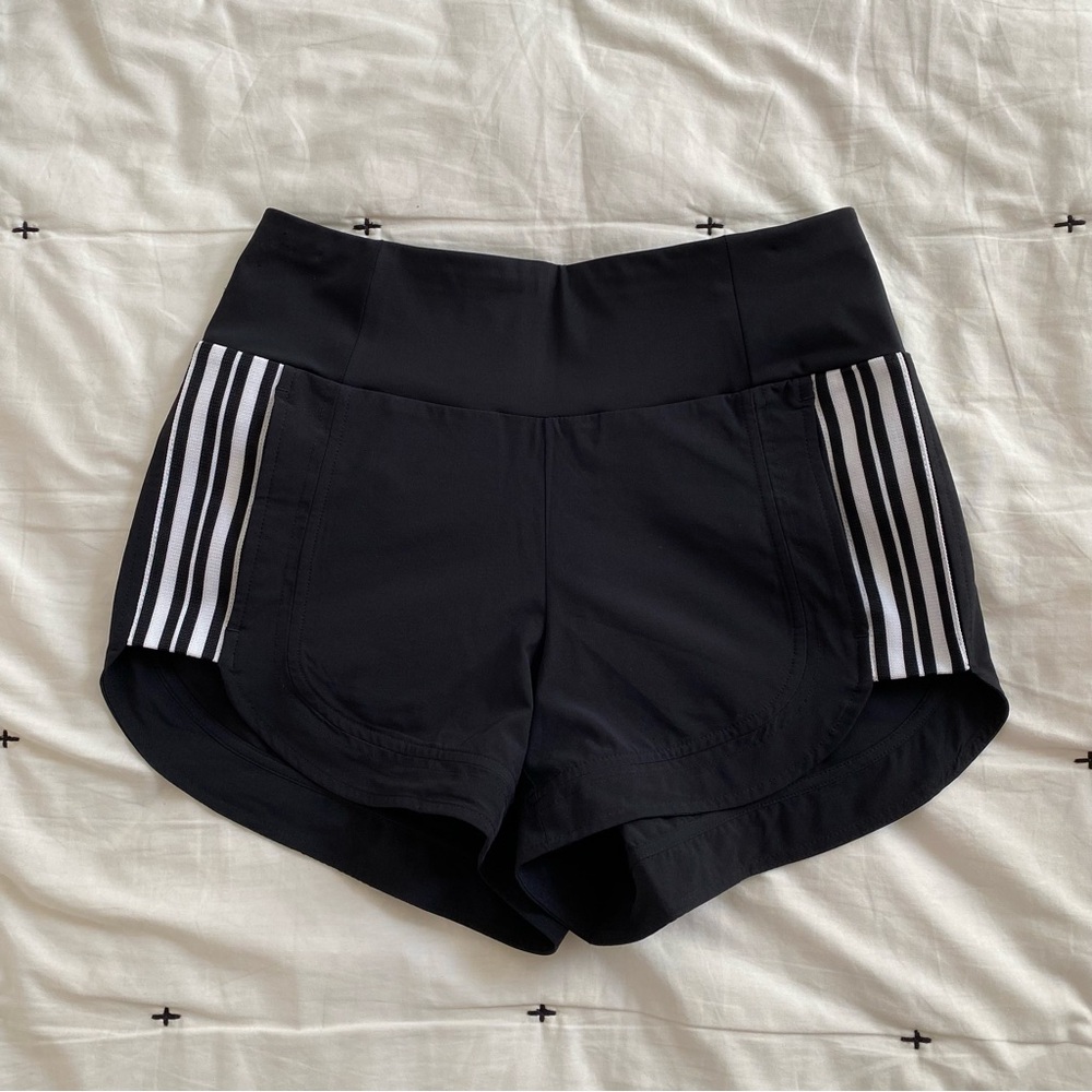 Athleta Ascender Black White Side Stripe Athletic Hiking Shorts size 0 -NWOT